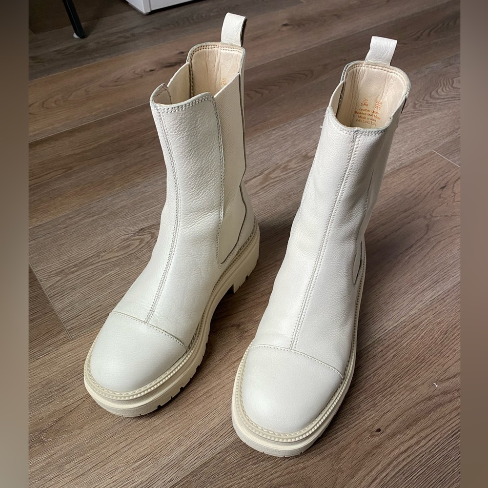 Wellington Lug Sole Chelsea Boot (Modern Ivory Leather)